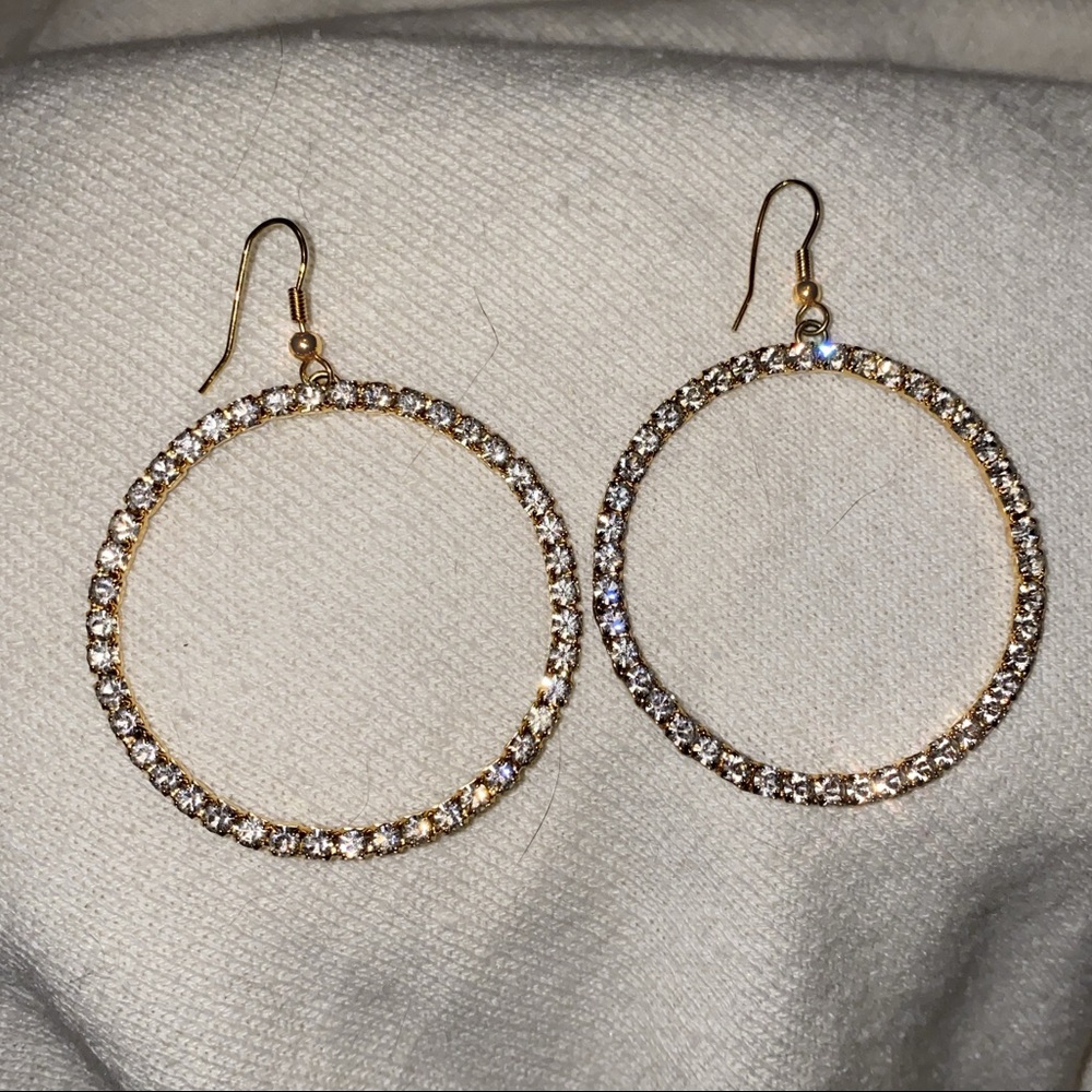 Gold circle sparkly earrings